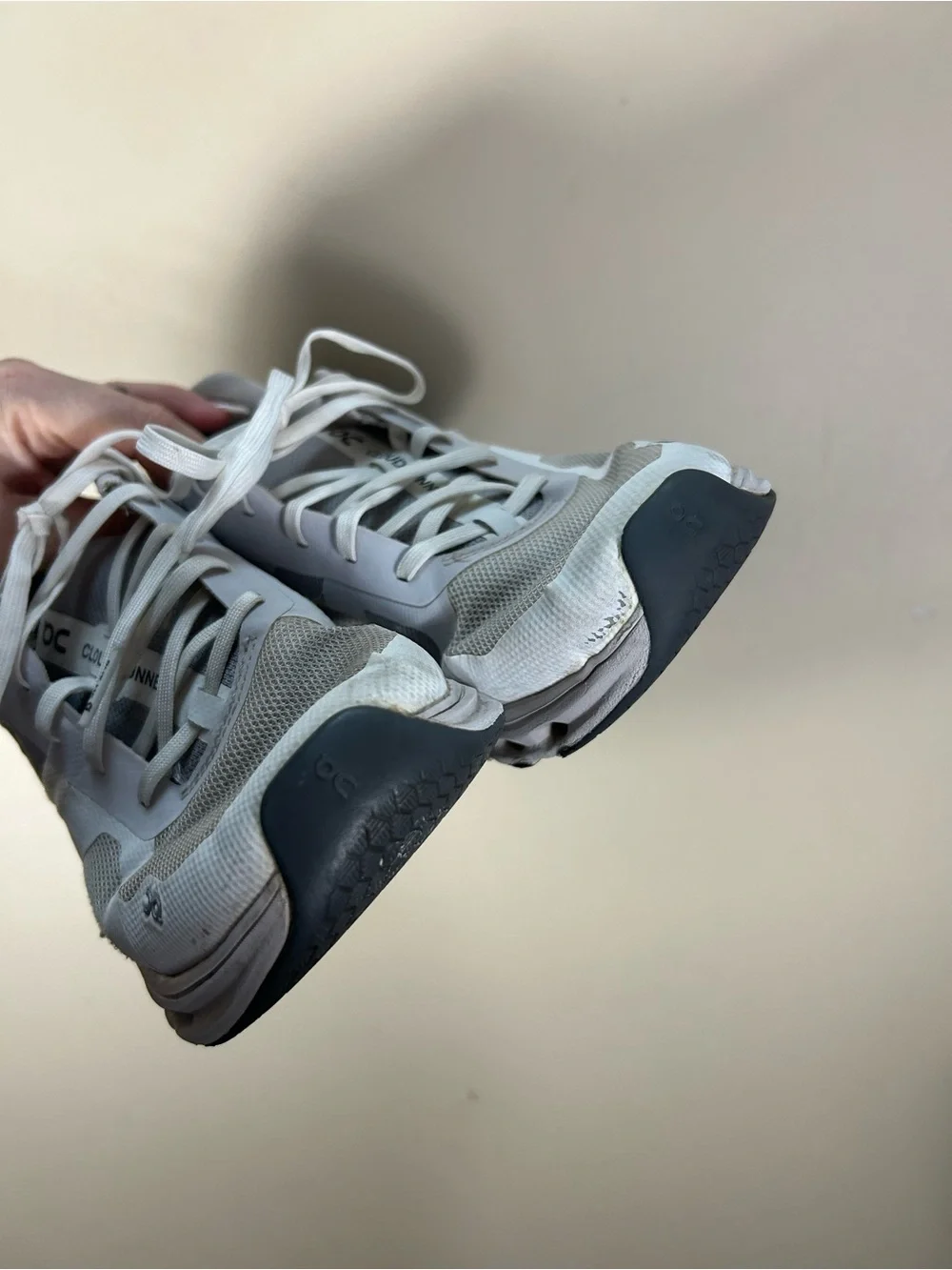 Women’s On Cloud Runner 2 White/Light Gray Sneakers Size 7